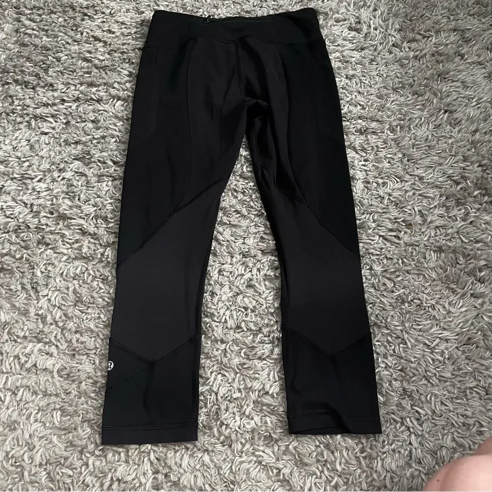 Lululemon black 21” leggings size 6